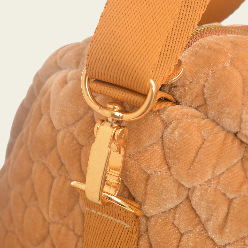Kit Bolsa com Necessaires de Coração Matelado Caramelo